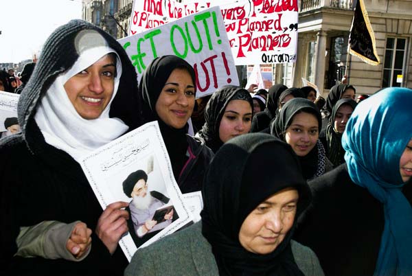 Muslims oppose Samarra bombing. &copy; 2006, Peter Marshall