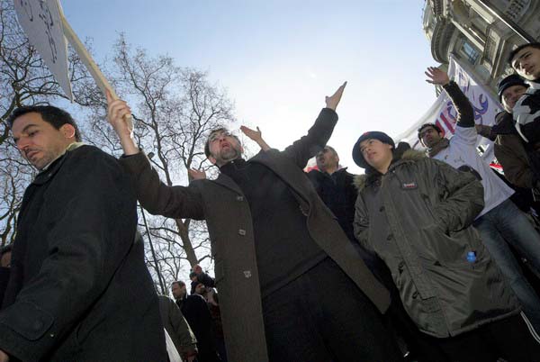 Muslims oppose Samarra bombing. &copy; 2006, Peter Marshall