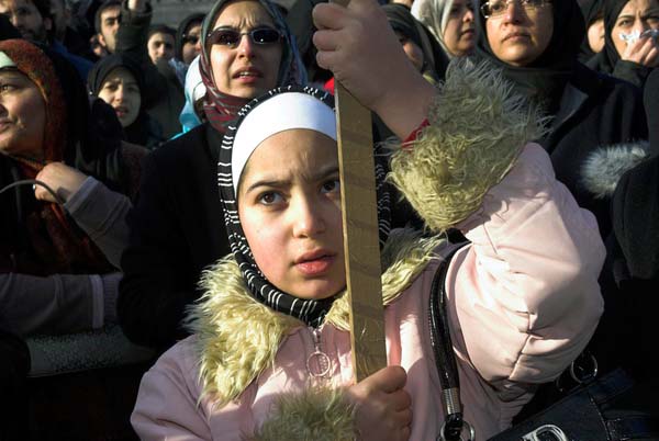 Muslims oppose Samarra bombing. &copy; 2006, Peter Marshall