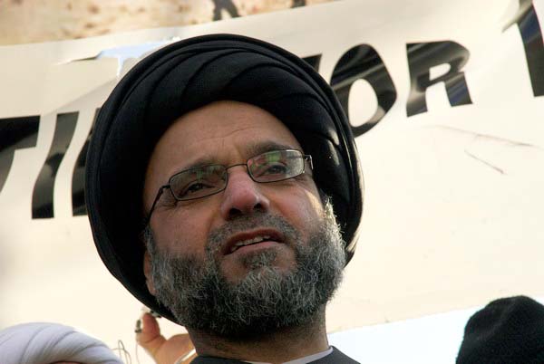 Muslims oppose Samarra bombing. &copy; 2006, Peter Marshall