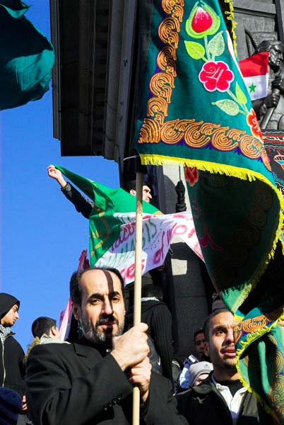 Muslims oppose Samarra bombing. &copy; 2006, Peter Marshall