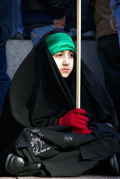 Muslims oppose Samarra bombing. &copy; 2006, Peter Marshall