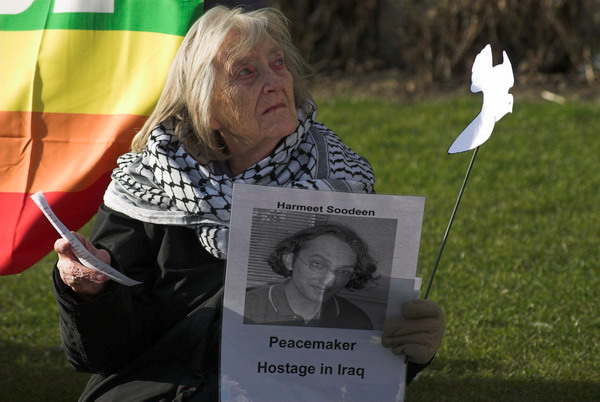 Norman Kember 100 Days Vigil &copy; 2006, Peter Marshall