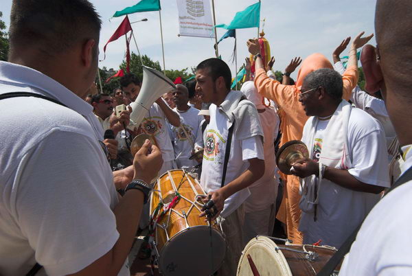 Hare Krishna: Rathayatra &copy; 2006, Peter Marshall