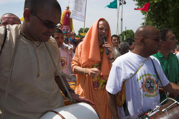 Hare Krishna: Rathayatra &copy; 2006, Peter Marshall