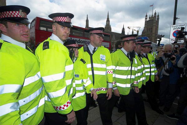 Sack Parliament &copy; Peter Marshall, 2006