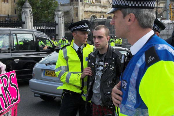 Sack Parliament &copy; Peter Marshall, 2006