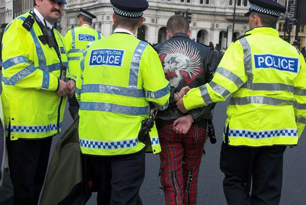Sack Parliament &copy; Peter Marshall, 2006