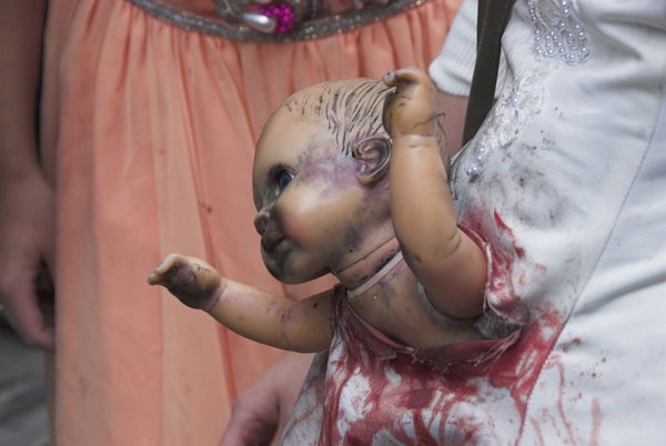 Crawl of the Dead &copy; Peter Marshall, 2006