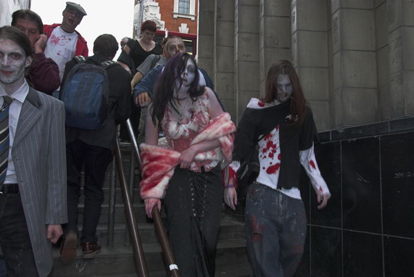 Crawl of the Dead &copy; Peter Marshall, 2006