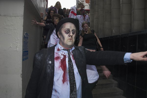 Crawl of the Dead &copy; Peter Marshall, 2006