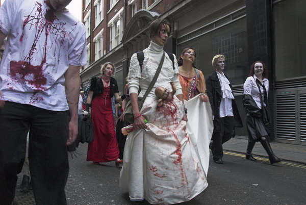 Crawl of the Dead &copy; Peter Marshall, 2006
