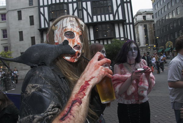 Crawl of the Dead &copy; Peter Marshall, 2006