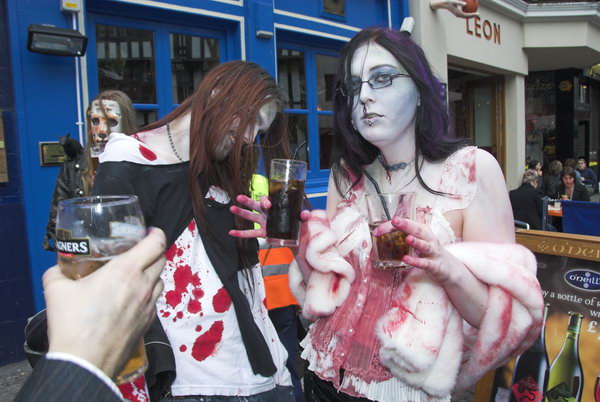Crawl of the Dead &copy; Peter Marshall, 2006