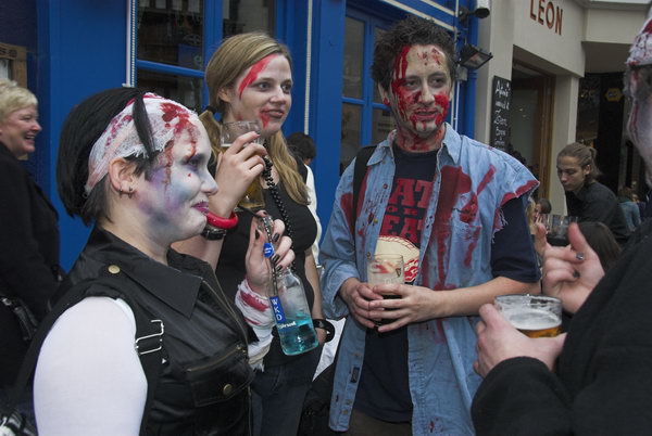 Crawl of the Dead &copy; Peter Marshall, 2006