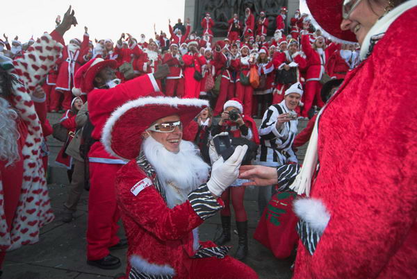 Santacon &copy; Peter Marshall, 2006