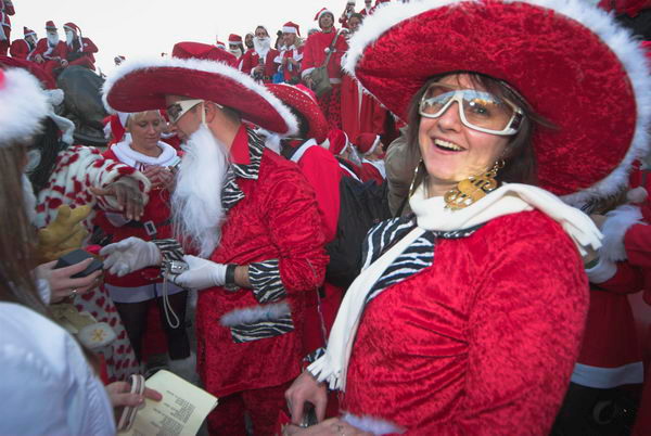 Santacon &copy; Peter Marshall, 2006